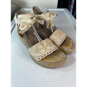 Mudd Open Toe Ankle Wrap "Yale" Espadrille Wedge Heels. Beige. Size 9